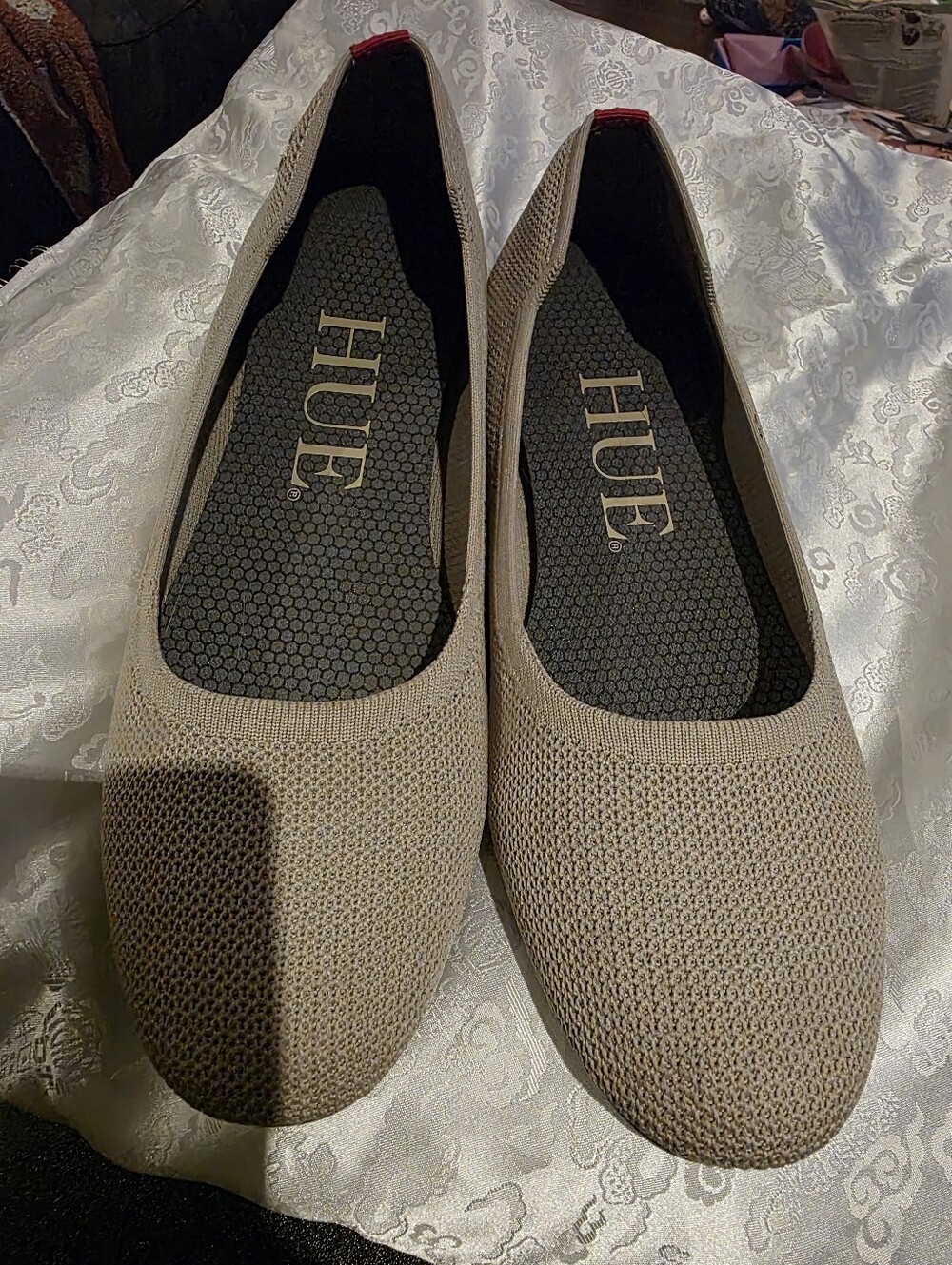 Hue Comfortable Flats In A Tan Beige